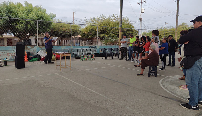 La comunidad del sector Eleazar López Contreras II del municipio Lagunillas respaldaron el trabajo deportivo del profesor de educación física José “Buba” Ruiz a favor de la formación de nuevos prospectos en la disciplina de baloncesto.