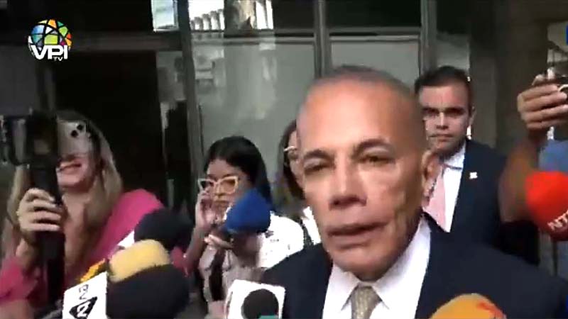 Rosales llega a la reunión 