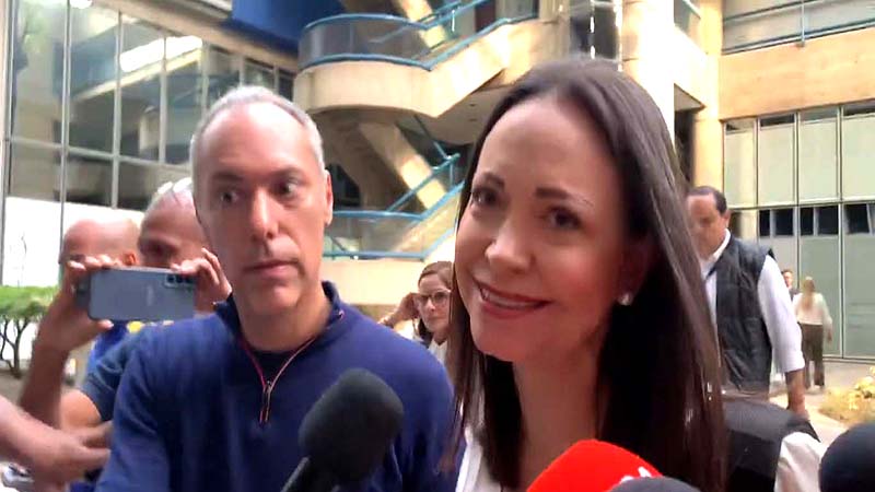 María Corina llega a la reunión de la Plataforma Unitaria