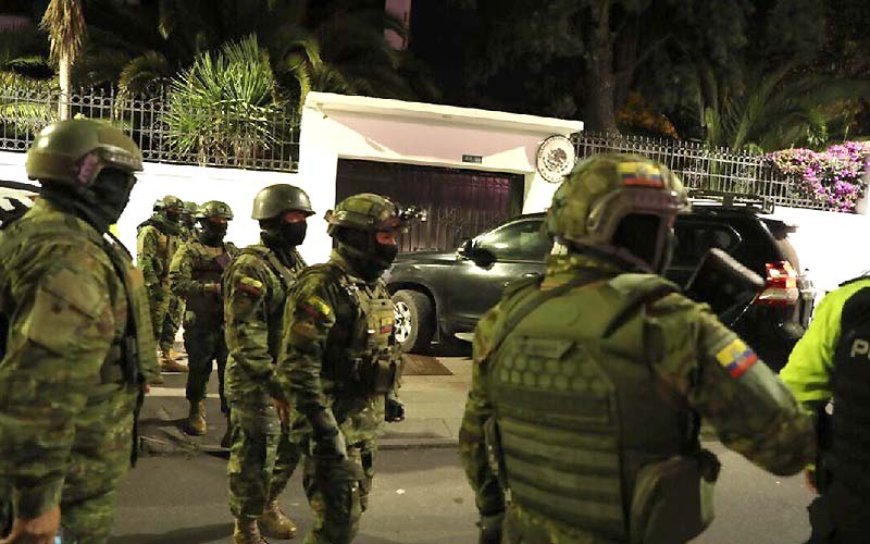 Maduro catalogó “como un acto de barbarie” asalto a embajada de México