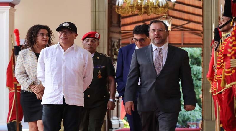 Maduro recibe a Petro en el Palacio de Miraflores