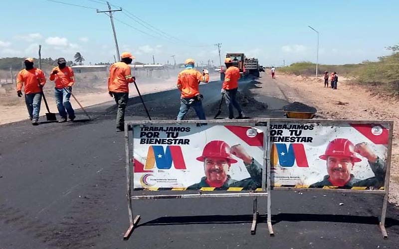 Néstor Reverol 60 mil toneladas de asfalto