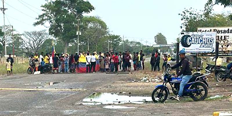 Yukpas arrecian toma en la Villa del Rosario