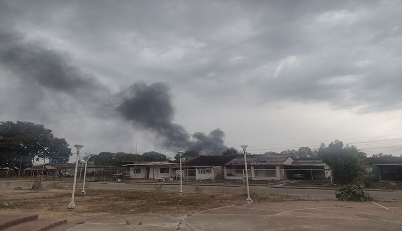 El incendio en Patio Tanque Bachaquero, específicamente en el tanque petrolero 19, y en áreas forestales fue controlado y los bomberos de Pdvsa y Municipal refuerzan las labores de enfriamiento.