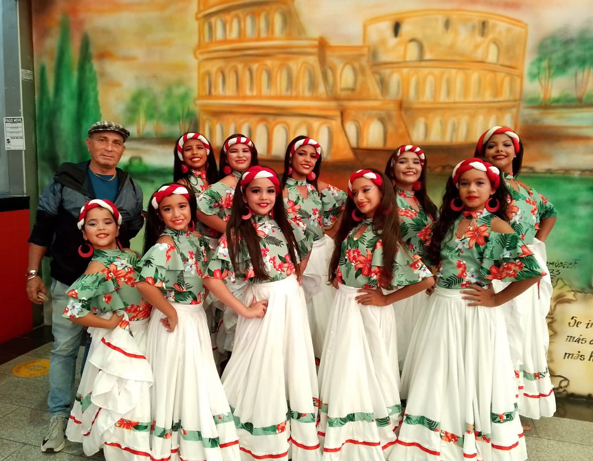 Danzas Costa Oriental del Lago 24 años