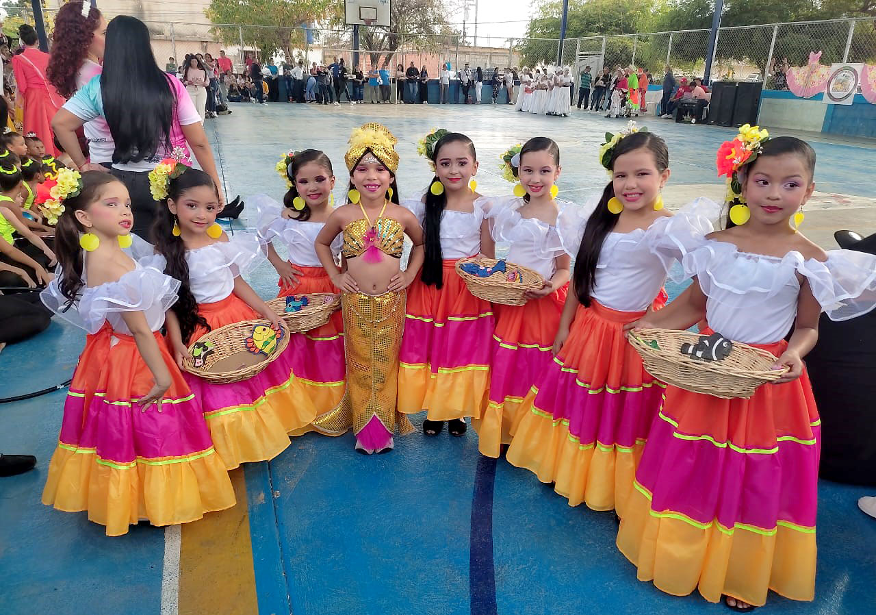 Danzas Costa Oriental del Lago 24 años