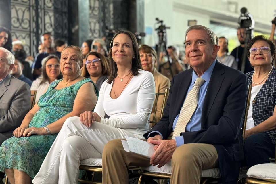 Edmundo González  Estamos en un momento crucial del país