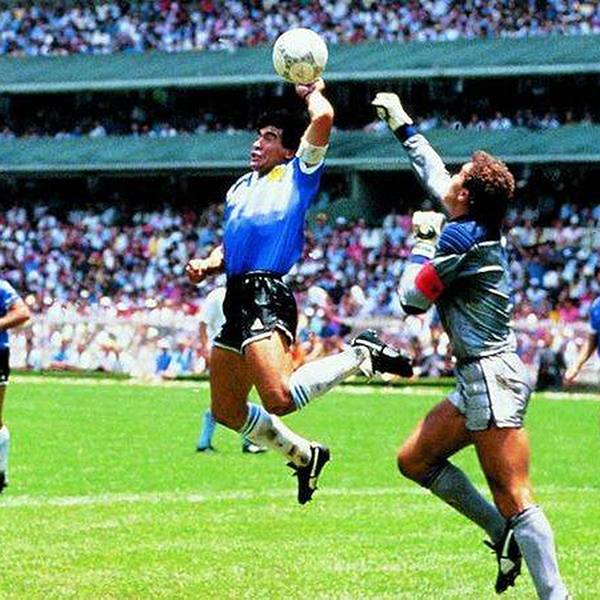 Efemérides 4 de mayo La famosa camiseta de Maradona de “la mano de Dios”