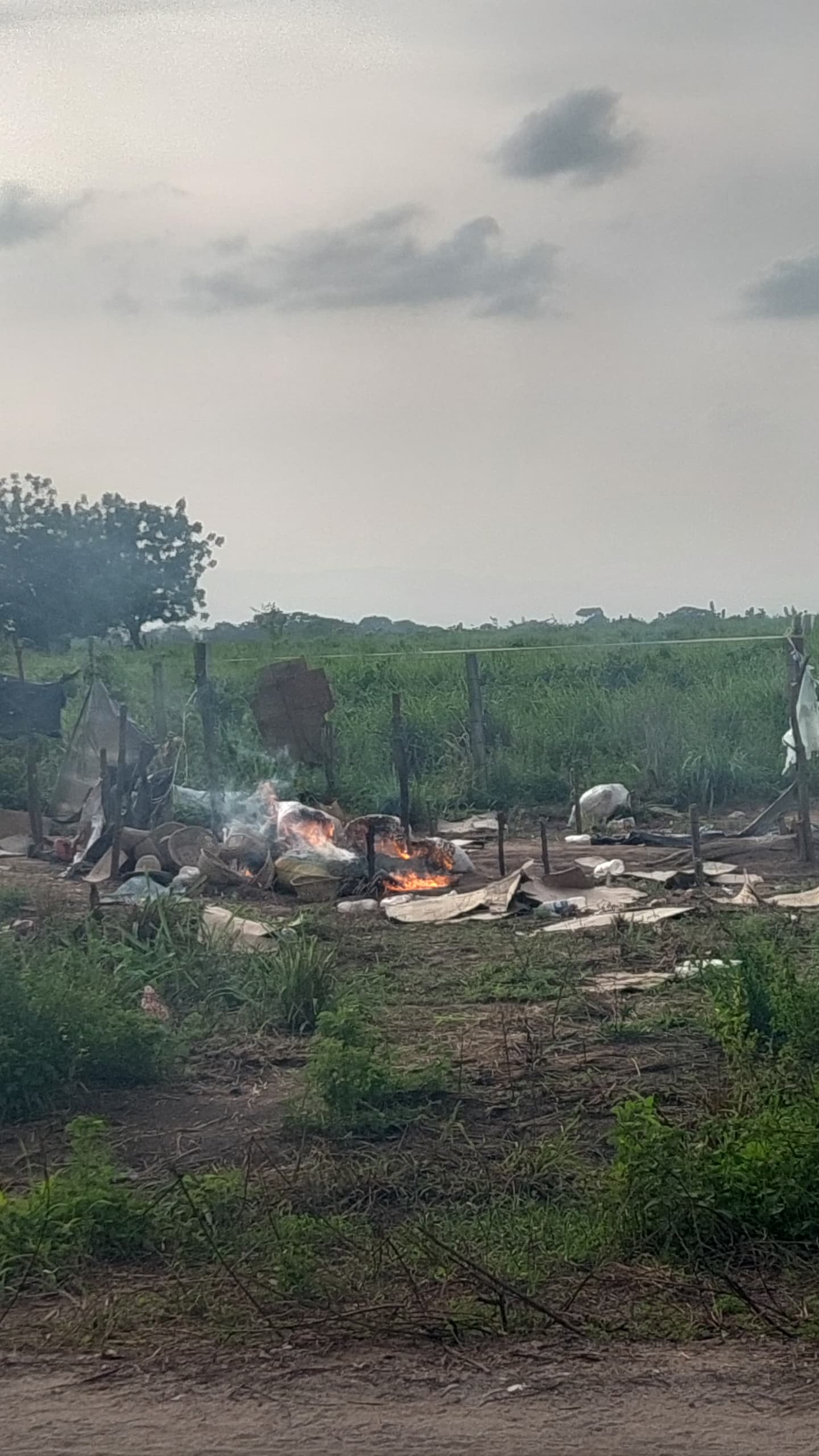 El careo creó un verdadero caos entre manifestantes y los usuarios de la Troncal 6 que esperaban a que se abriera el paso en el punto de control de la Guardia Nacional Bolivariana (GNB),
