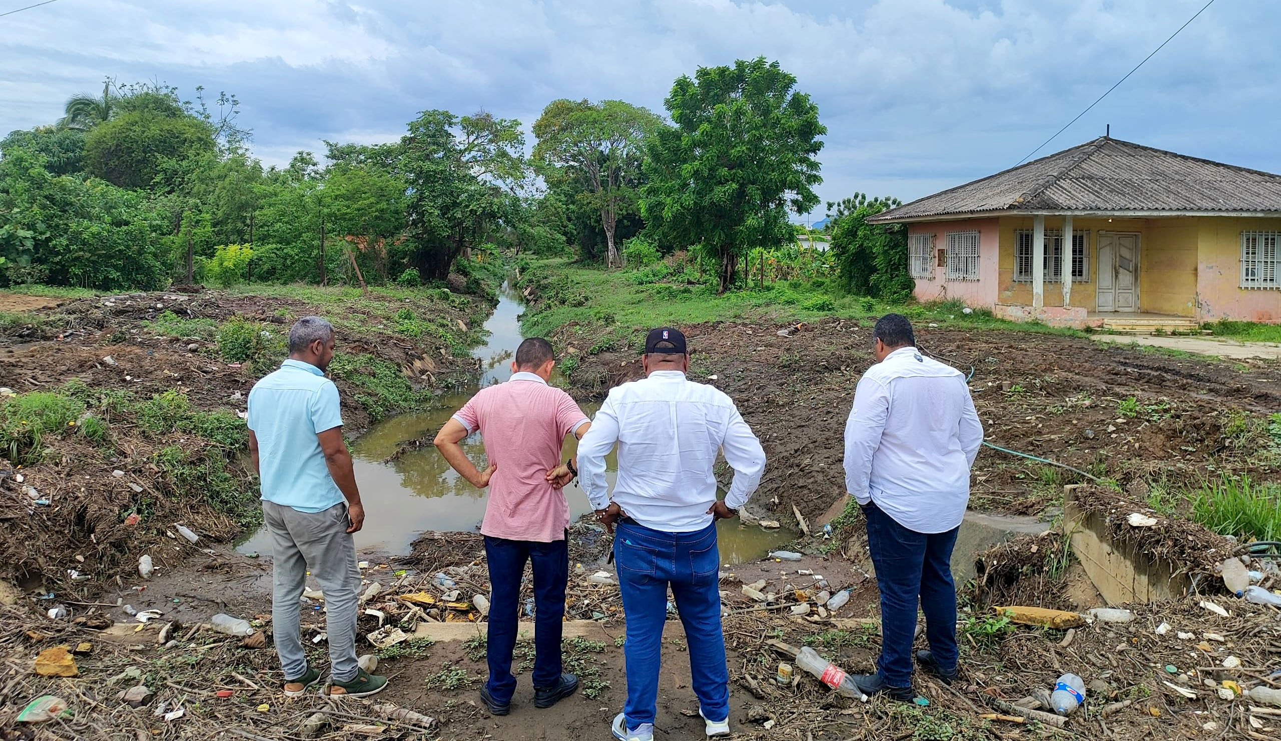 Inspeccionan drenajes en Valmore Rodríguez