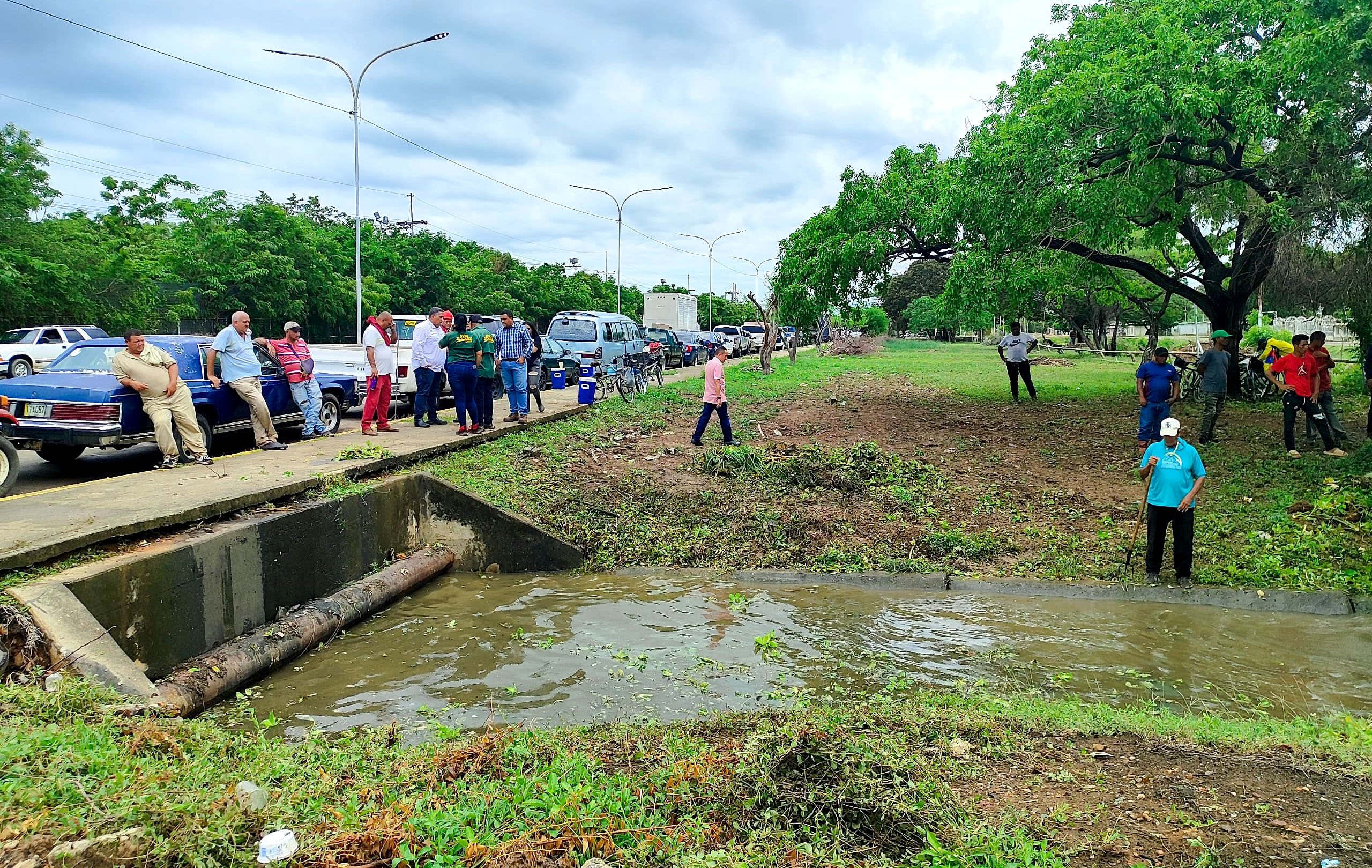 Inspeccionan drenajes en Valmore Rodríguez