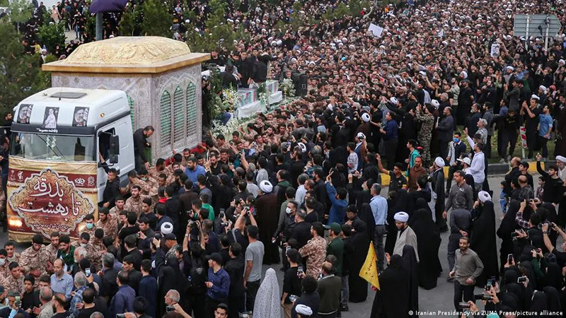 Irán entierra al presidente Ebrahim Raisí