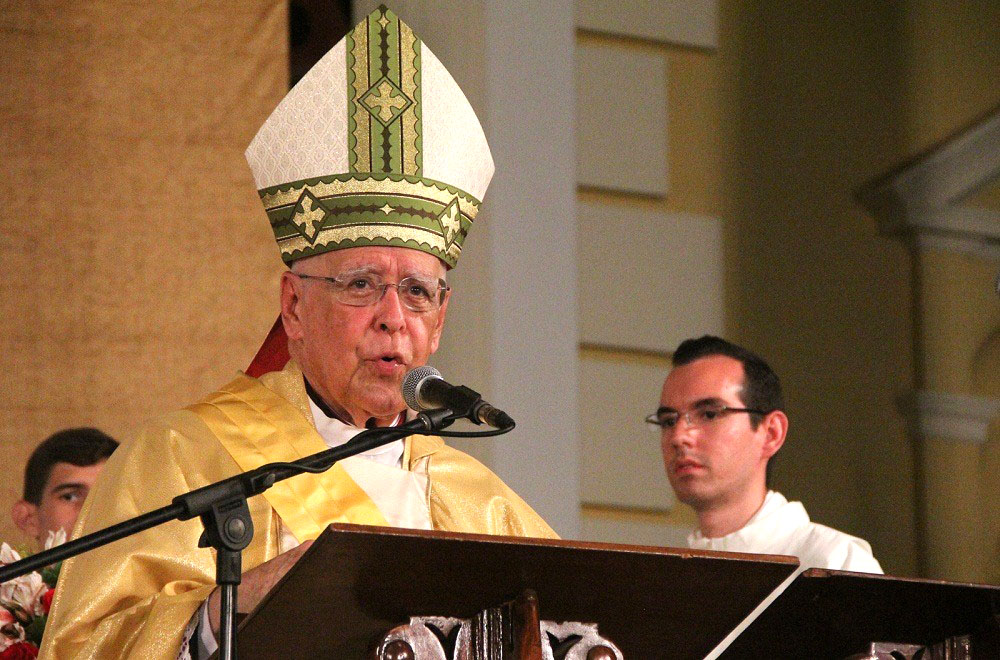 Monseñor Roberto Lückert sigue recluido