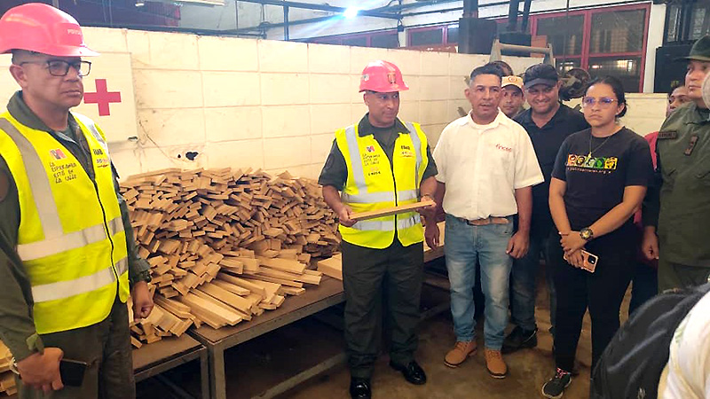 Recuperación de 500 mesas y sillas de planteles educativos