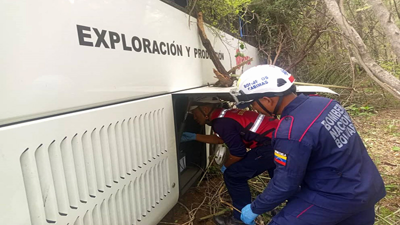 Tres trabajadores heridos tras chocar bus de Pdvsa 