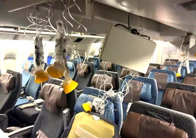 Un muerto y 30 heridos en un vuelo de Londres a Singapur
