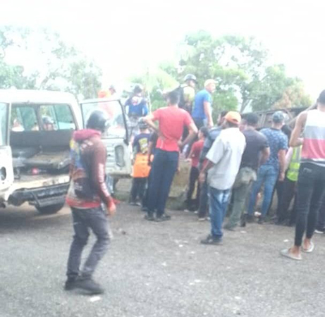 Volcó autobús que llevaba a equipo infantil y mueren dos mujeres