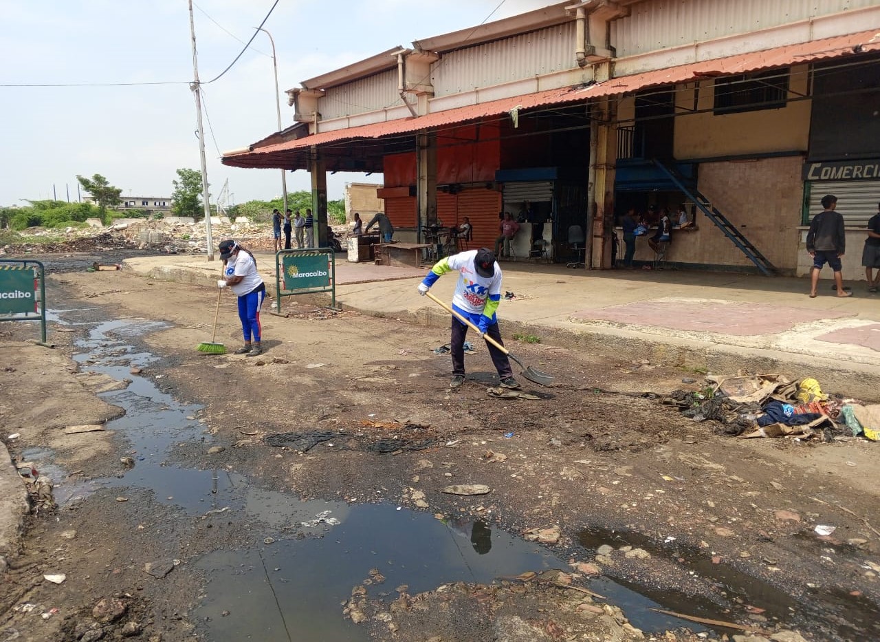 limpian Mercado Las Pulgas 4
