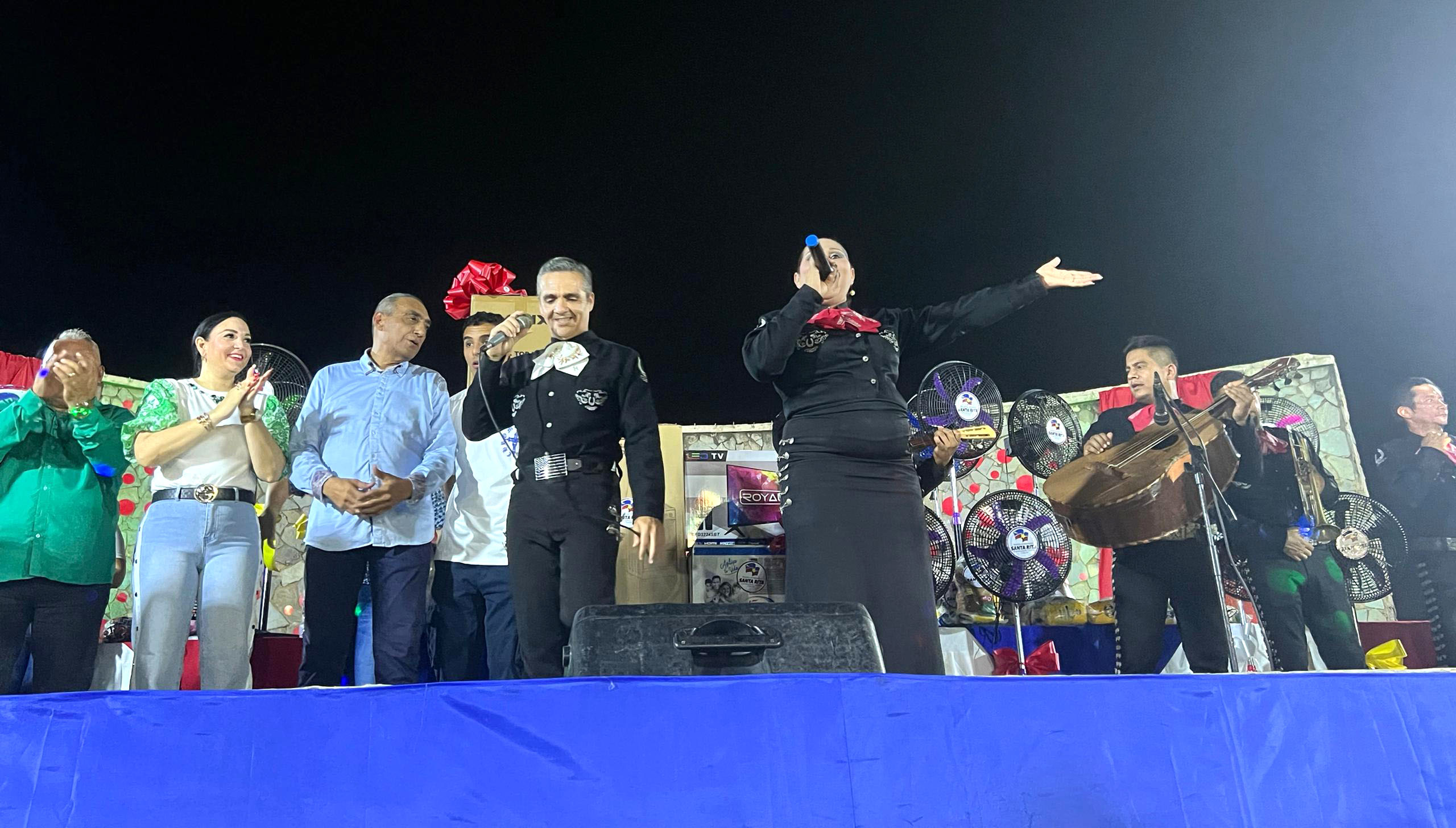 Alenis Guerrero y primera dama homenajearon a las madres