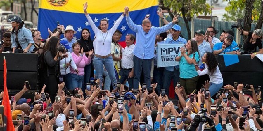 Edmundo González y María Corina Machado encabezaron multitudinario acto en Guatire