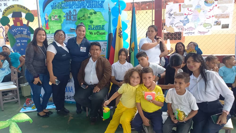 CABIMAS.-  Este 6 de junio, se llevó a cabo en la escuela Jorge Guillermo Rothe de Cabimas el encuentro municipal de intercambio de experiencias significativas en el marco de "El Lago de Maracaibo va a clases".