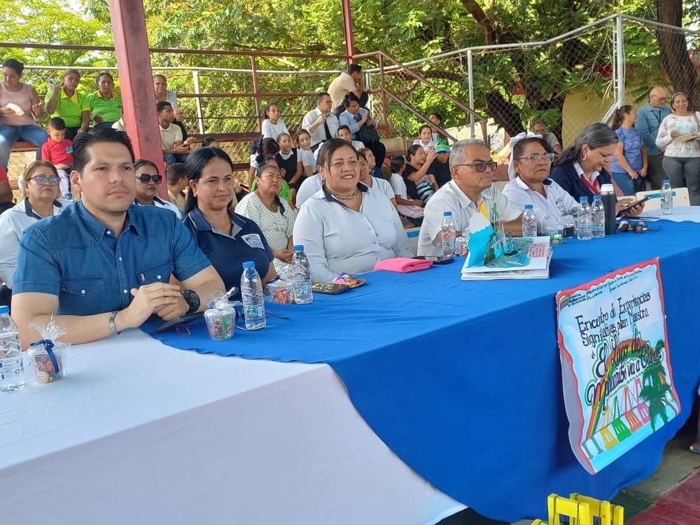 CABIMAS.-  Este 6 de junio, se llevó a cabo en la escuela Jorge Guillermo Rothe de Cabimas el encuentro municipal de intercambio de experiencias significativas en el marco de "El Lago de Maracaibo va a clases".