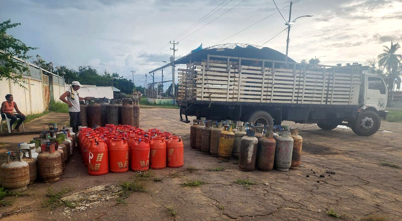 MIRANDA-ZULIA.- Bajo el lema Gas para el Pueblo, más de mil hogares mirandinos son beneficiados semanalmente con el servicio de gas doméstico a través de cilindros