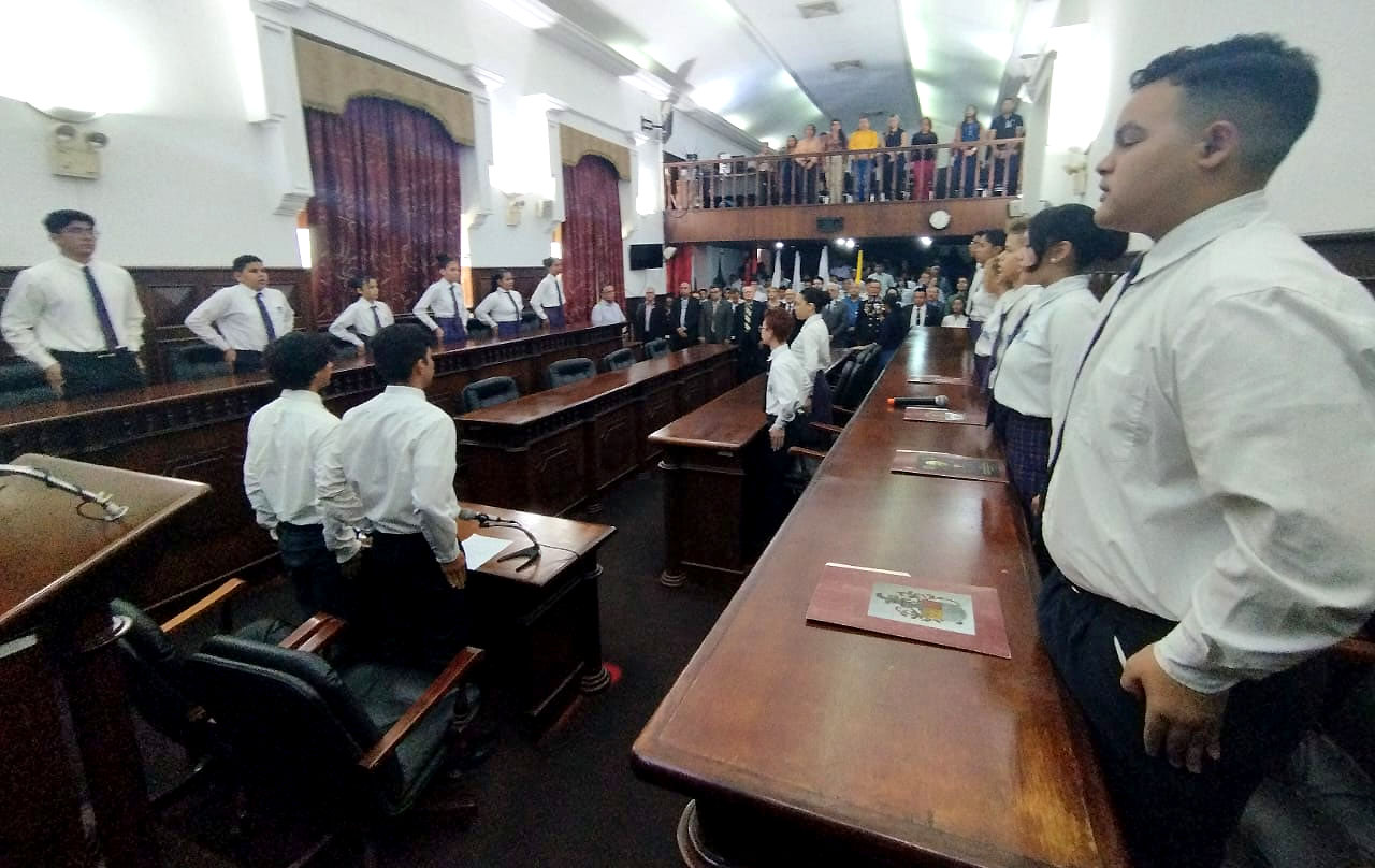 IV sesión parlamentaria estudiantil en el CLEZ