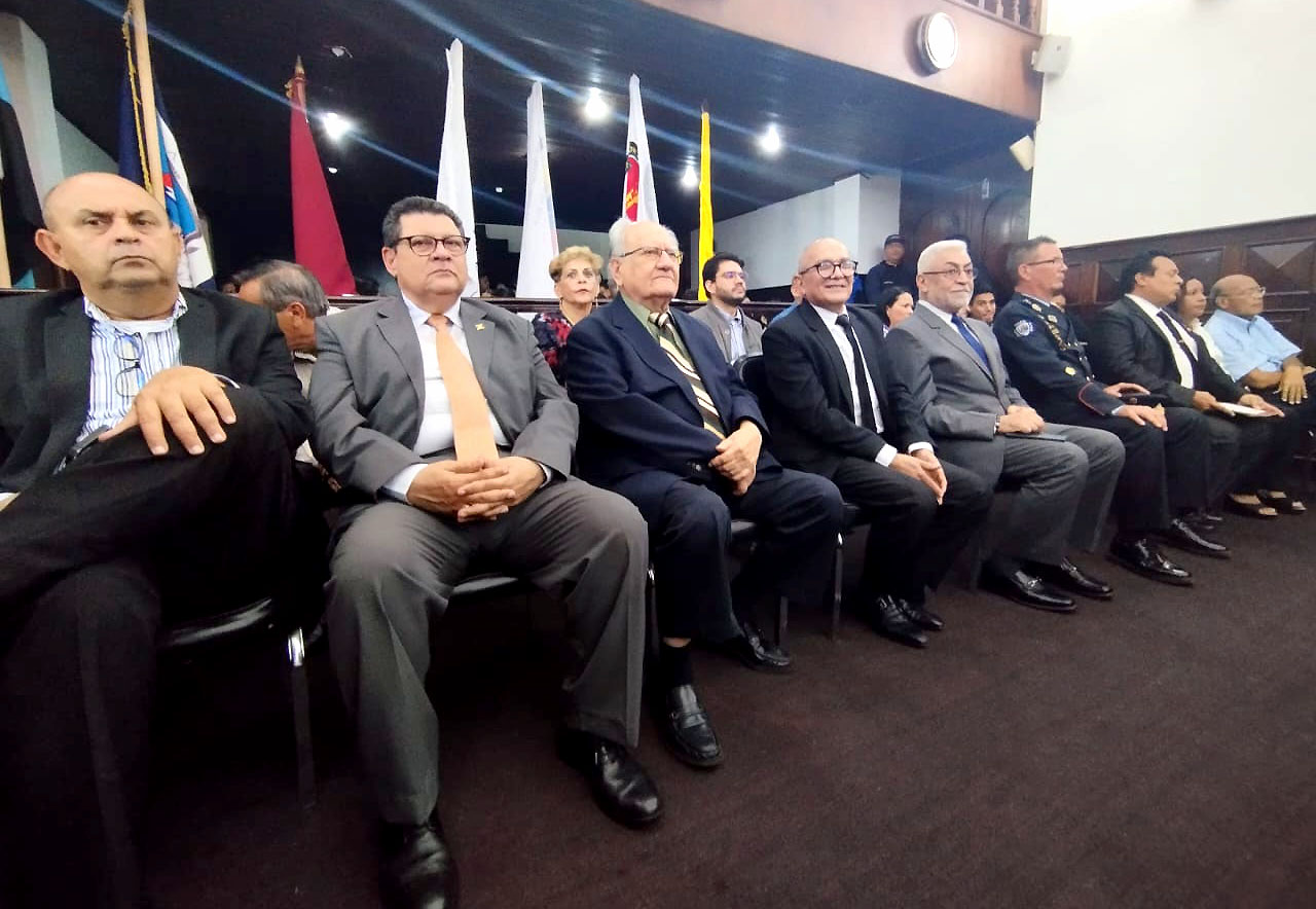IV sesión parlamentaria estudiantil en el CLEZ