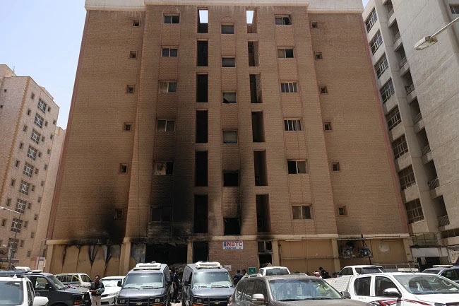 Más de 35 muertos por un incendio en un edificio de Kuwait
