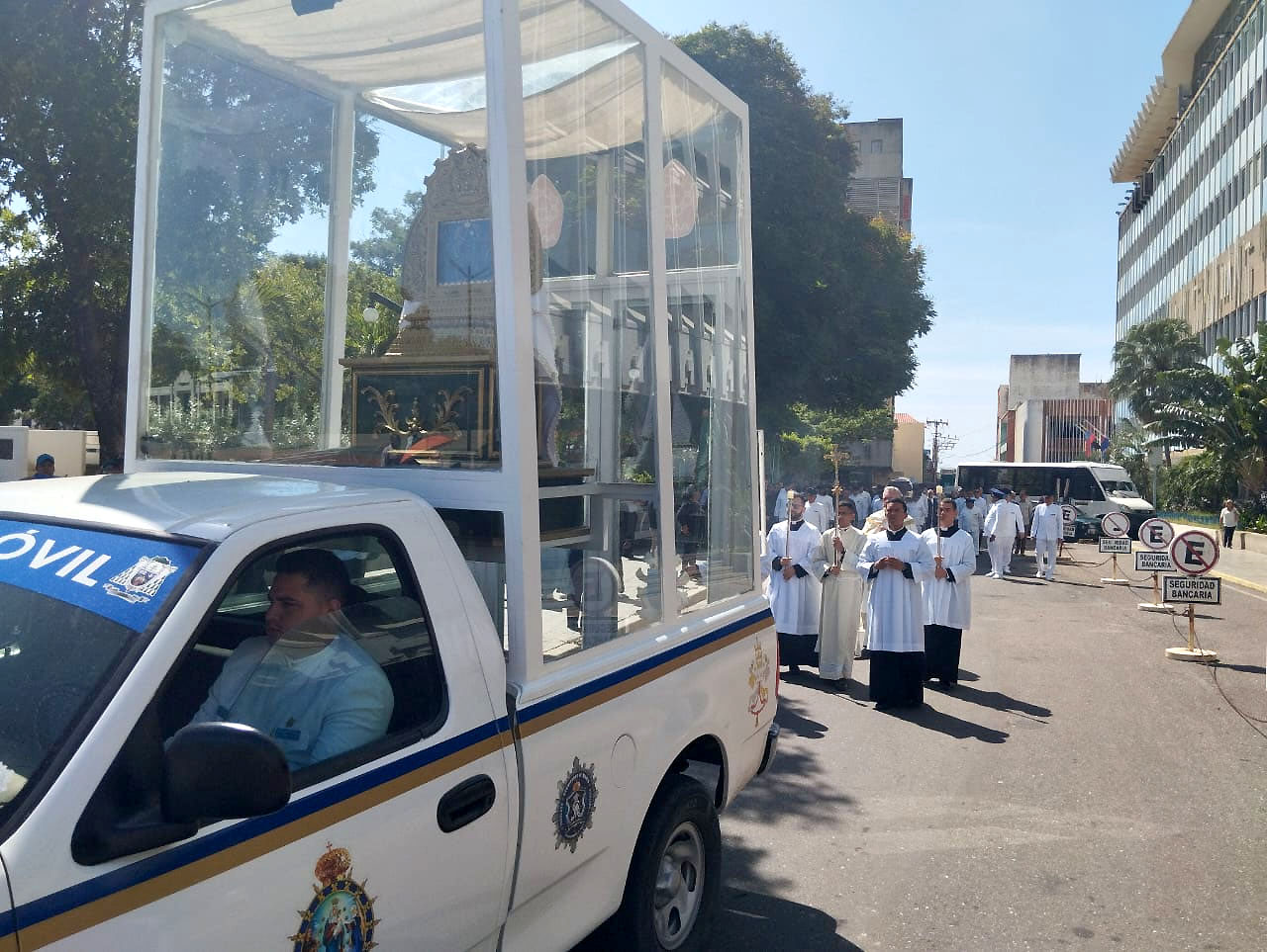 Monseñor Roberto Lückert León
