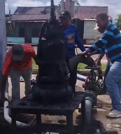 Reparada manguera que mantenía paralizada la estación de bombeo en el Casco Central (2)