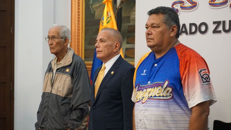 Rosales abanderó a las delegaciones que representarán a Venezuela en el Latinoamericano de Pequeñas Ligas