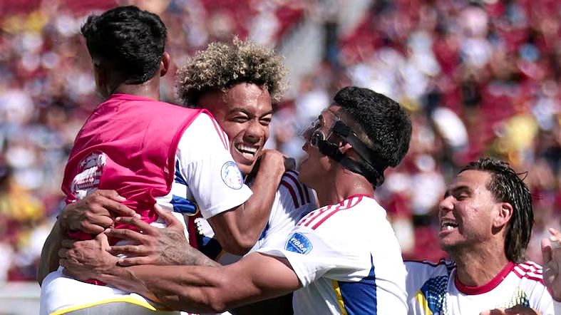 Venezuela ganó 2 - 1 a Ecuador en Copa América