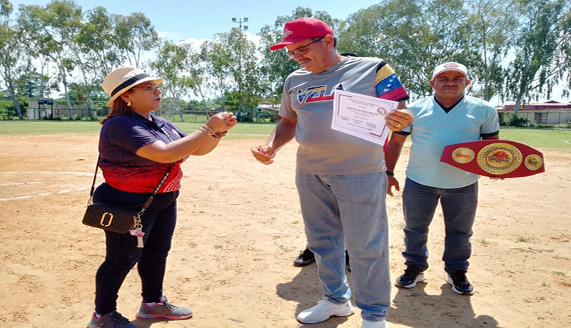 Organización Deportiva “Los Birraguas” entregó reconocimientos a exatletas de Bachaquero