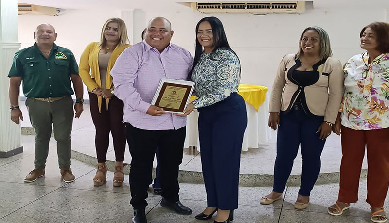 Alcaldía de Valmore Rodríguez entregó reconocimientos a comunicadores y medios