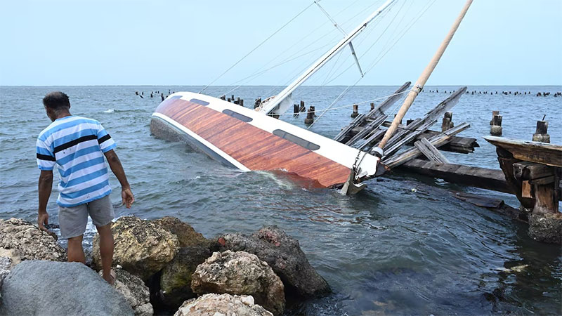 Beryl toca tierra en Yucatán y va rumbo a Texas 
