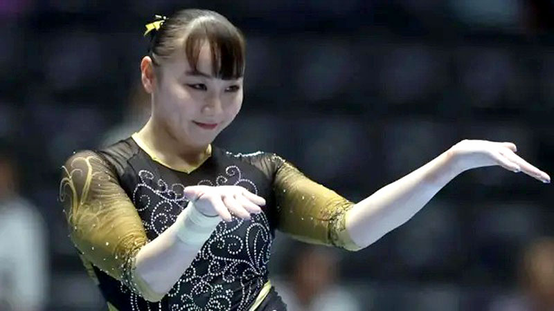 Capitana de gimnasia de Japón fuera de los Juegos Olímpicos 
