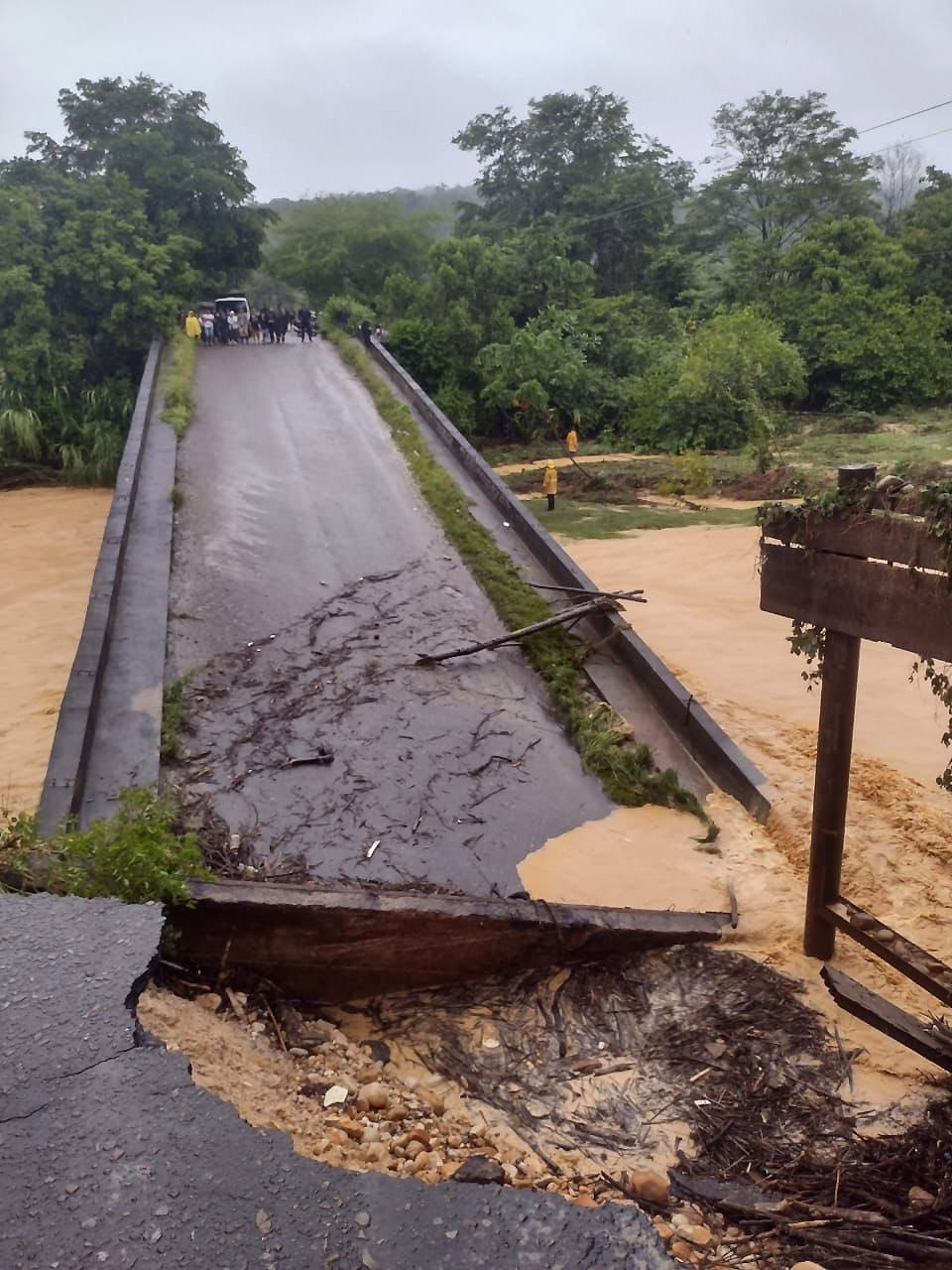 Colapsó puente entre Apure y Táchira. No hay paso