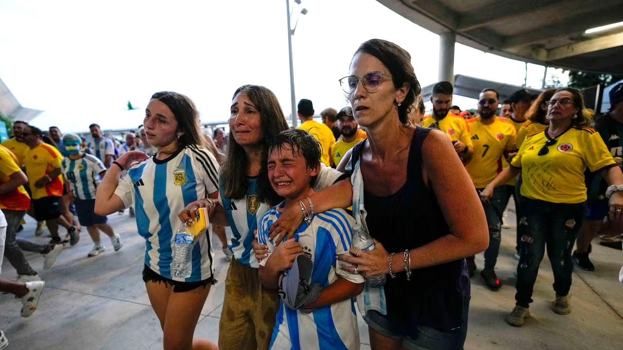 Disturbios en el Hard Rock Stadium