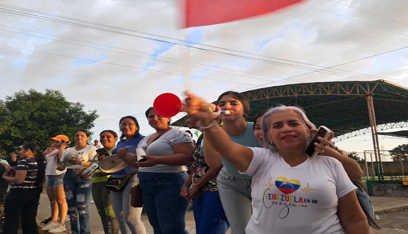 habitantes del municipio Valmore Rodríguez de la Costa Oriental del Lago del Zulia protestaron pacíficamente contra los resultados electorales anunciados por el CNE que dan como ganador a Nicolás Maduro Moros.