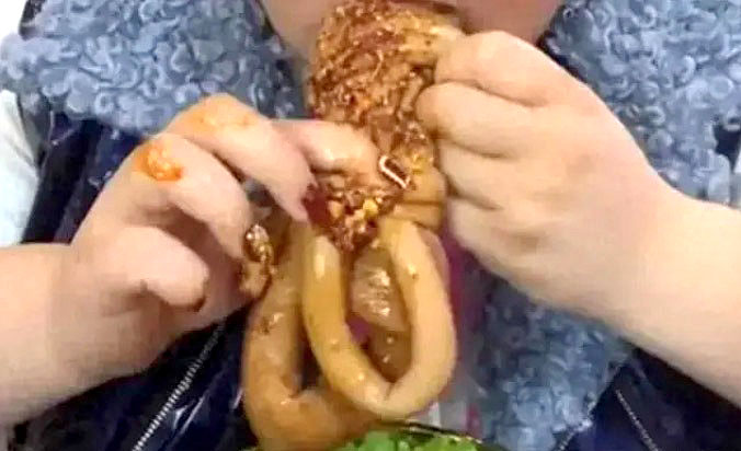 Influencer murió al comer sin parar durante 10 horas