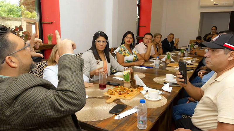 Luis Augusto Martínez reconoce labor de periodistas en la COL