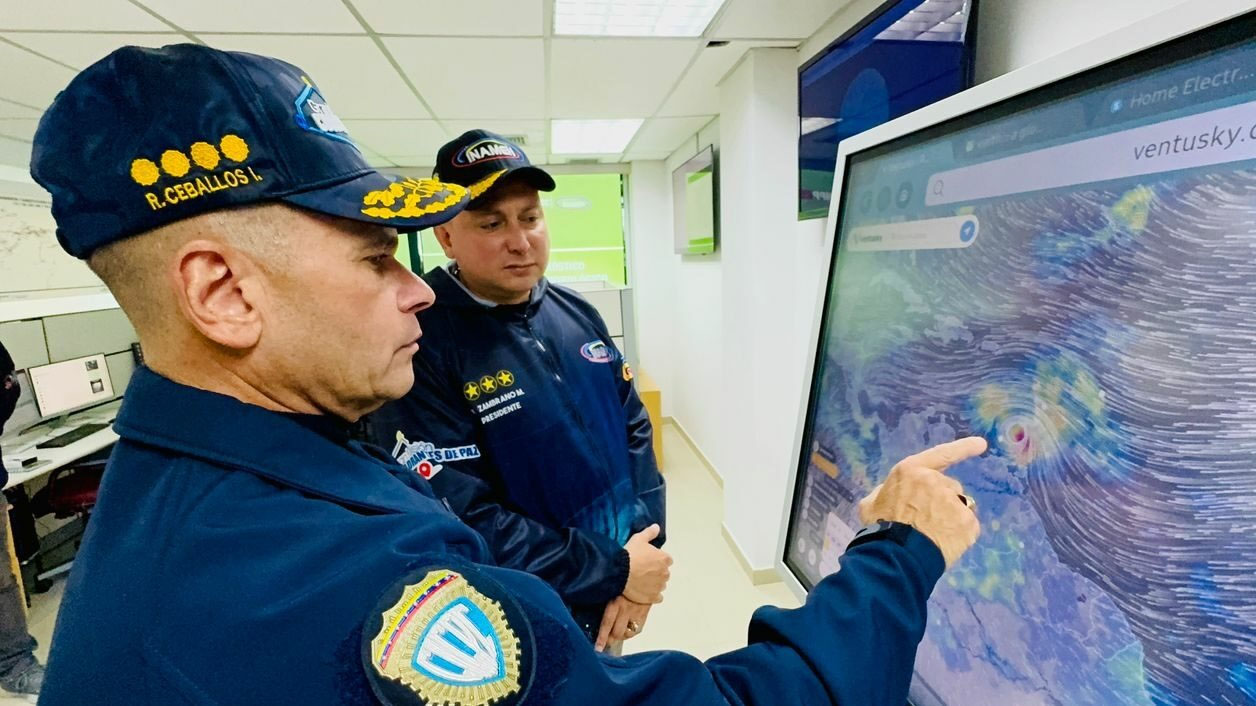 Ministro confirma muerte de dos personas por Beryl