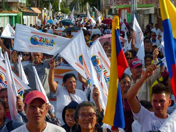 Multitudinaria marcha realizó Zulia Humana por Edmundo González en Maracaibo