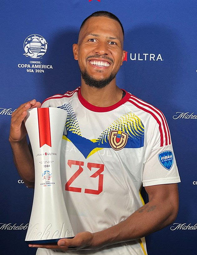 Salomón Rondón escribe en el fútbol venezolano