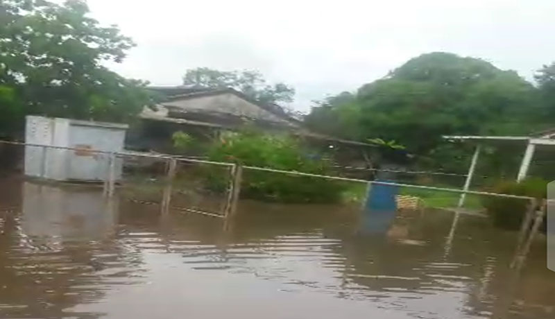 Fuerte aguacero en Lagunillas produjo inundaciones en Puerto Nuevo