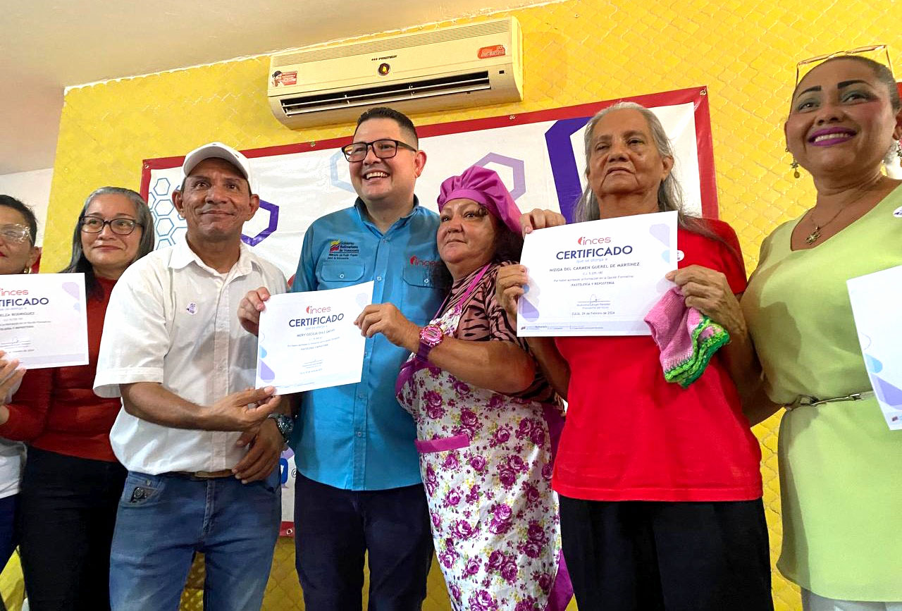 Misión Venezuela Mujer e Inces 3 mil certificados en Cabimas