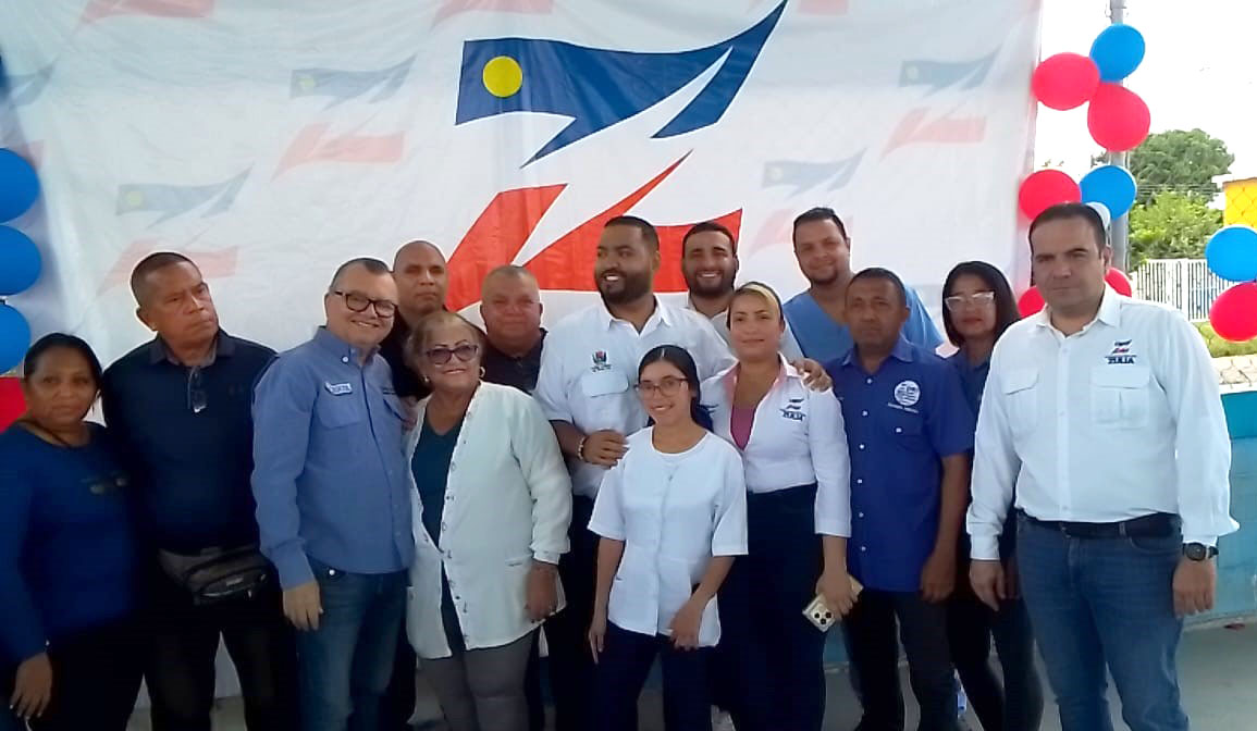 El legislador Justo  Bermúdez  y autoridades municipales  presentes