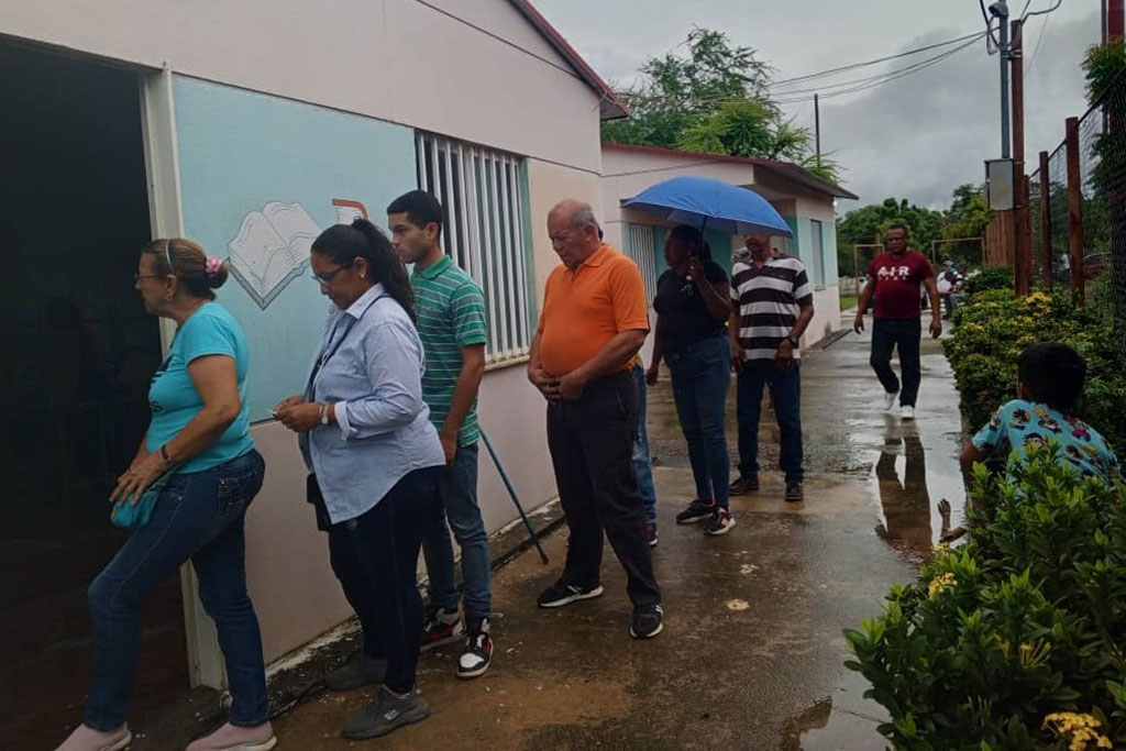 En Valmore Rodríguez, los electores están acudiendo hasta la Base de Misiones del sector Corazón de Jesús, escuela Virgen del Monte Carmelo, Club Progreso, escuela Dora de Aro y San Benito, para elegir el proyecto financiado por el Gobierno nacional.